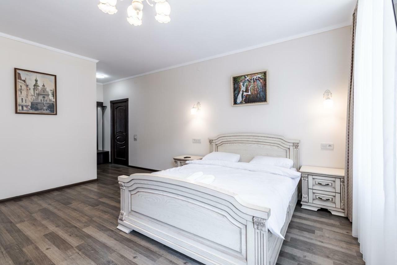 Opera House Apartment 3 リヴィウ エクステリア 写真